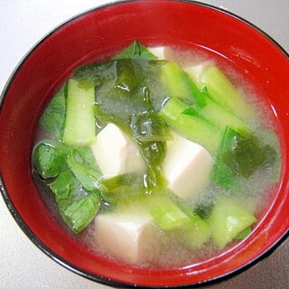 豆腐わかめ小松菜の味噌汁